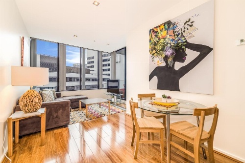 Waterfront Melbourne Apartments image 10