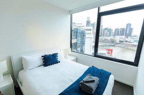 Waterfront Melbourne Apartments image 17