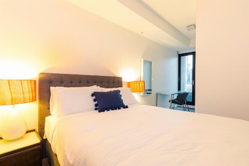Waterfront Melbourne Apartments image 18