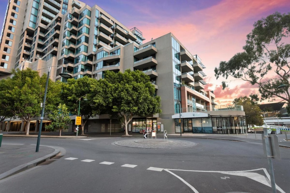 Waterfront Melbourne Apartments Image 23