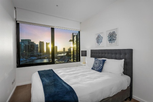 Waterfront Melbourne Apartments image 25