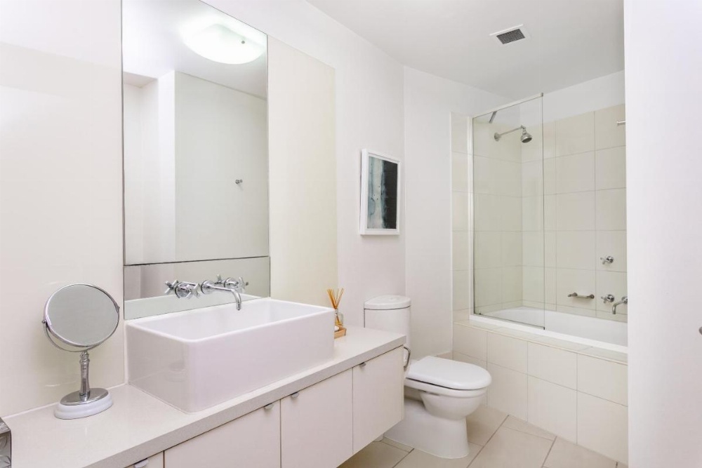Waterfront Melbourne Apartments Image 35